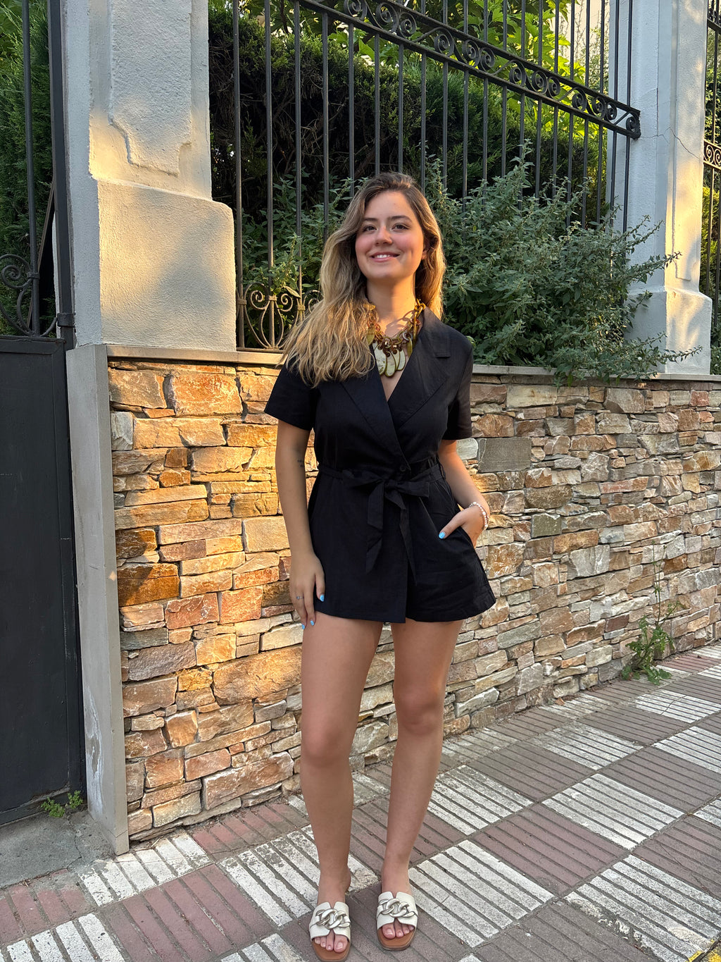 Mono corto bolsillos