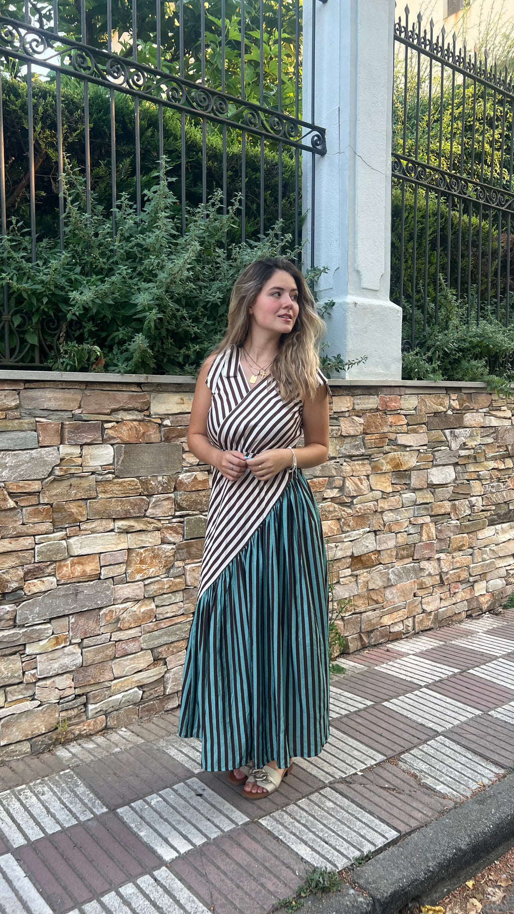 Vestido asimétrico lazos