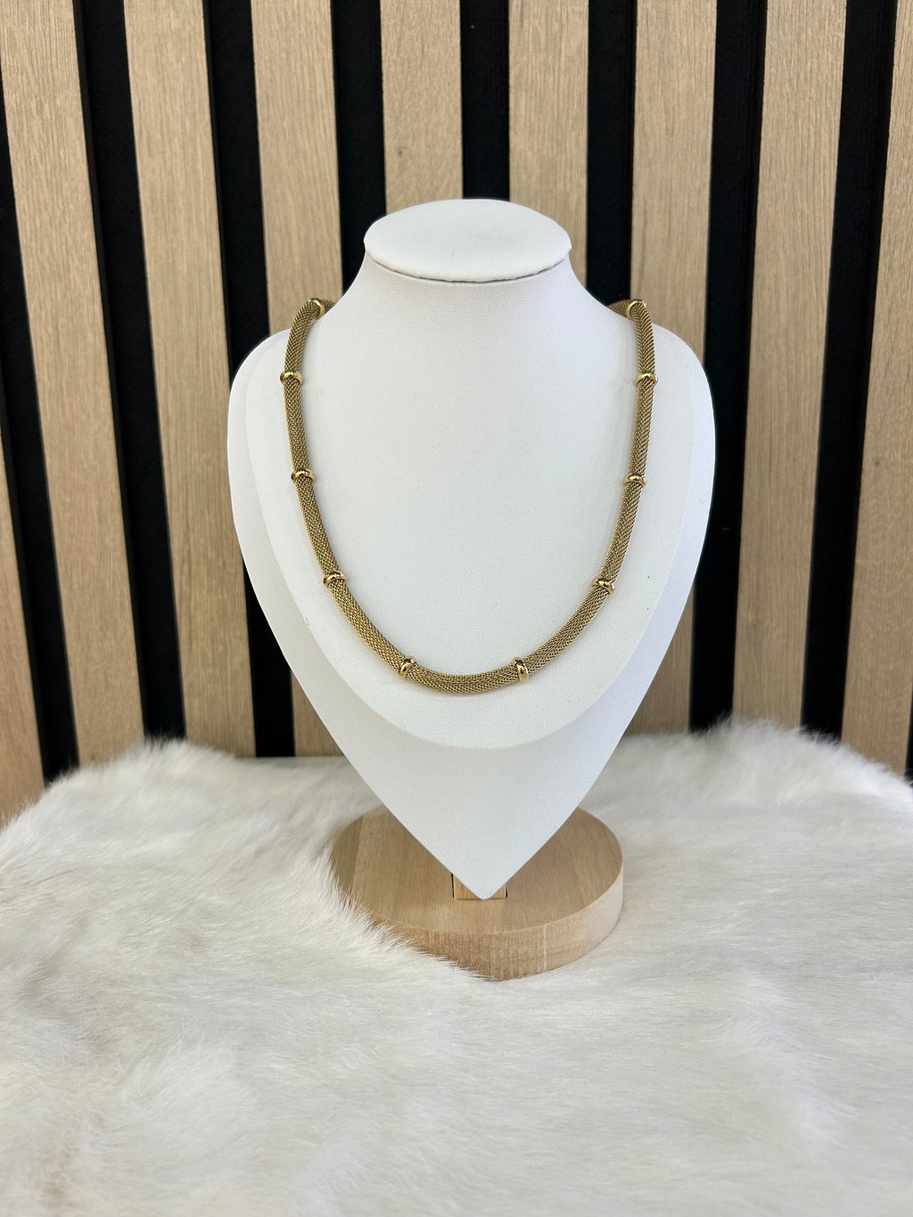 Gargantilla con tachas