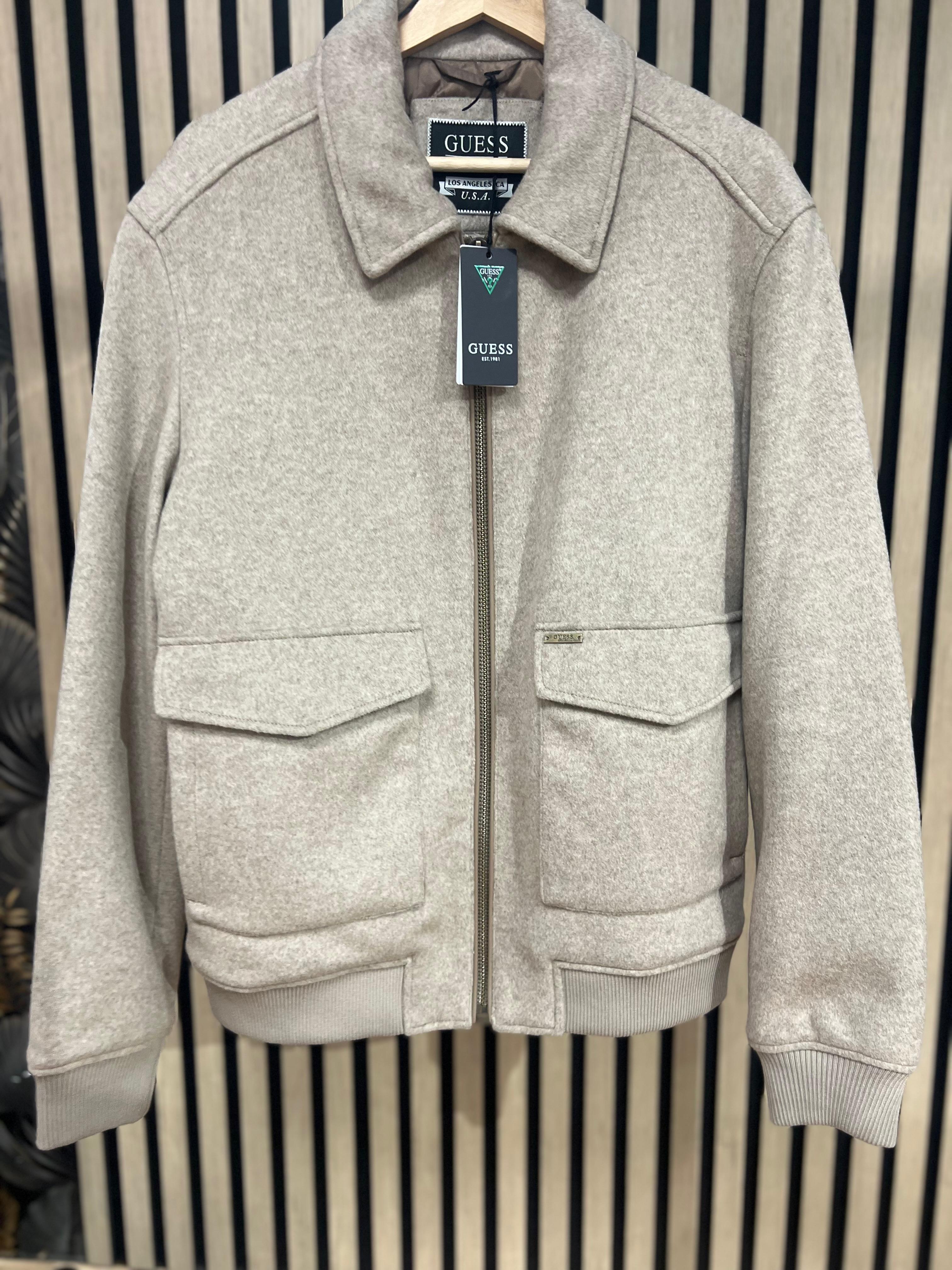 Chaqueta beige GUESS