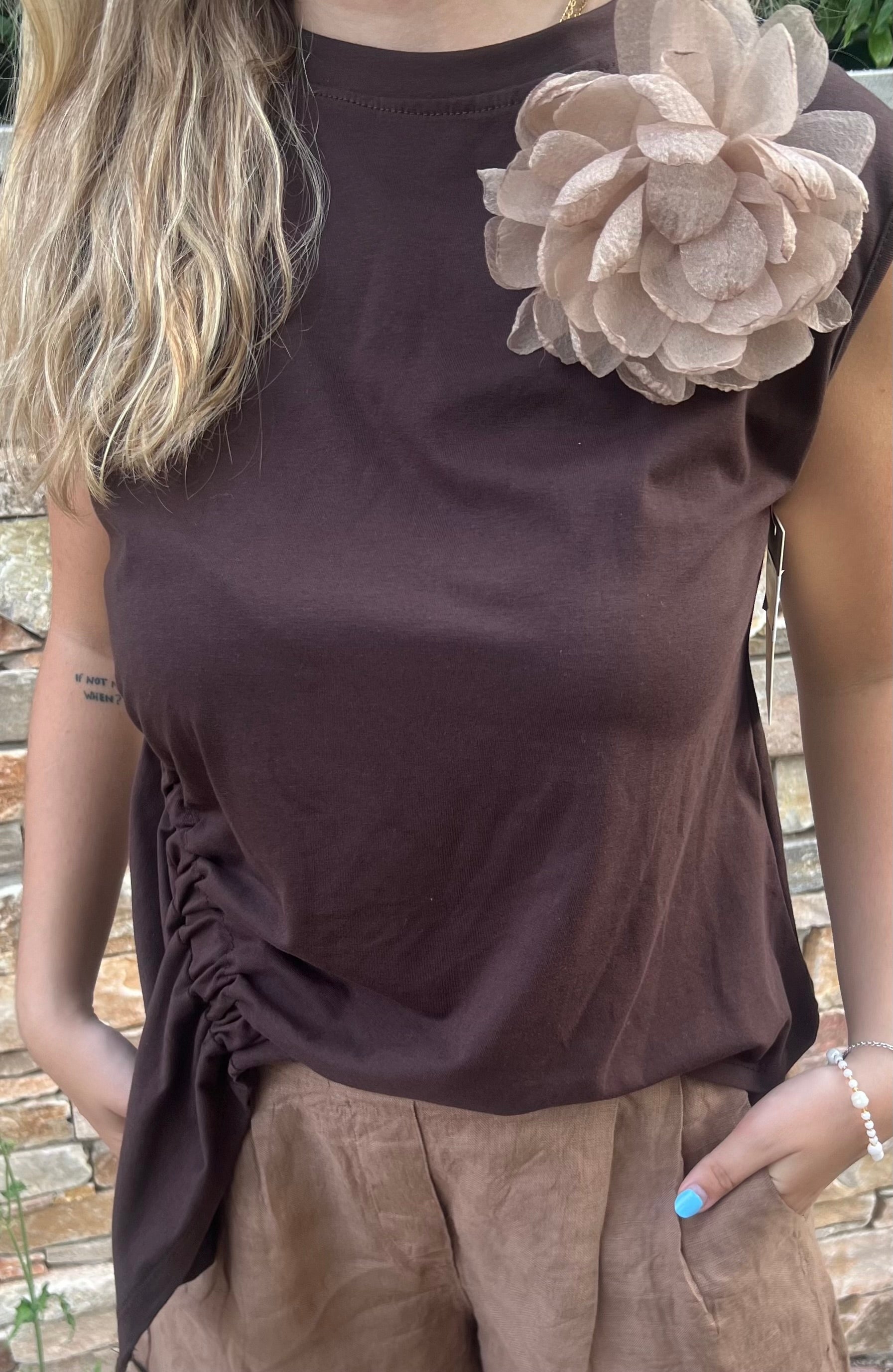 Camiseta flor extraible