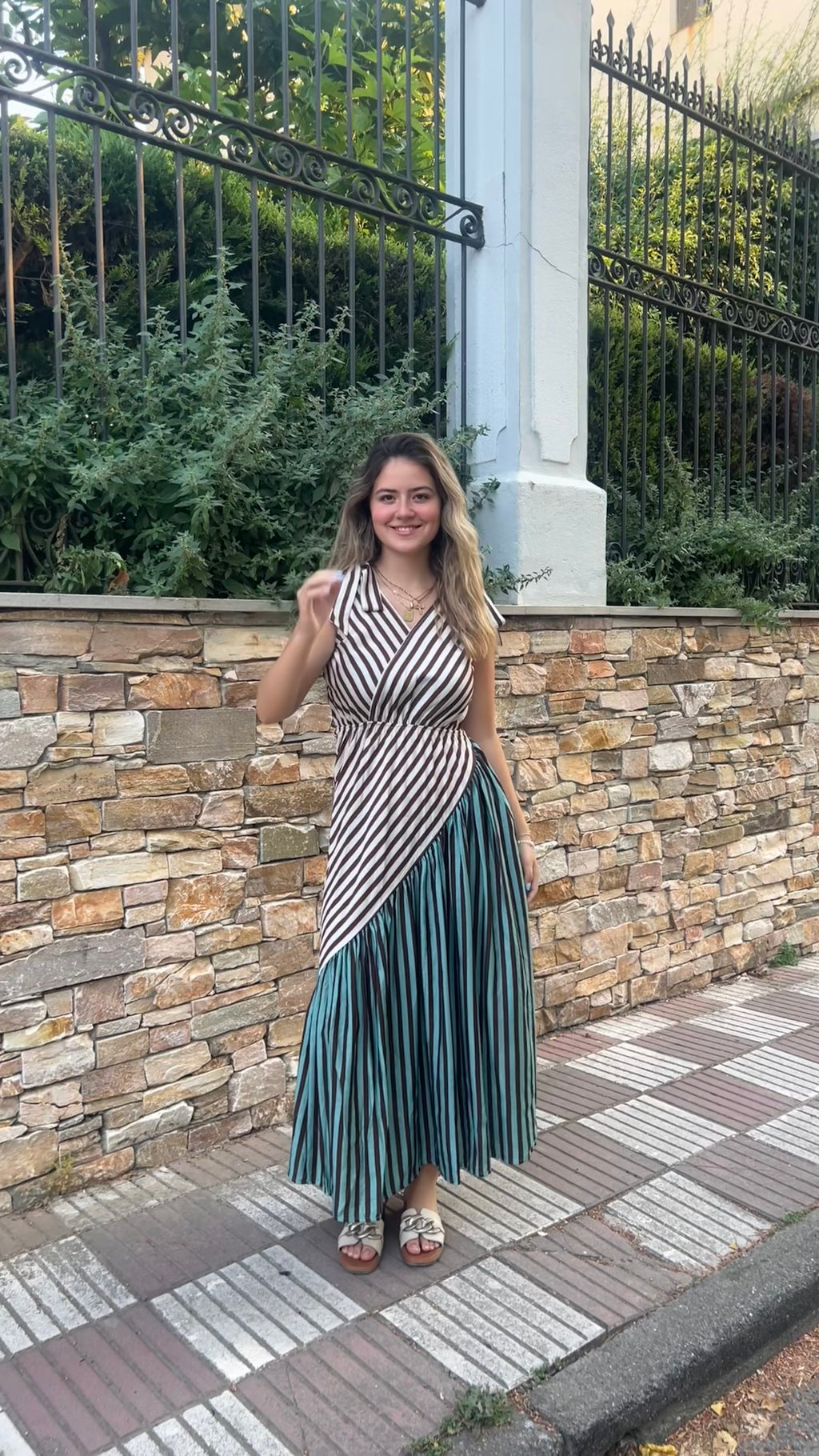 Vestido asimétrico lazos