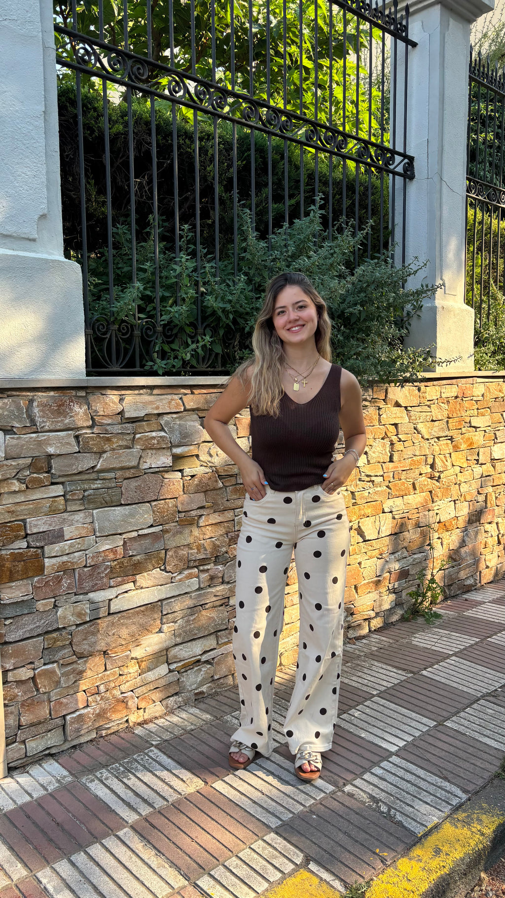 Pantalón tejano topos