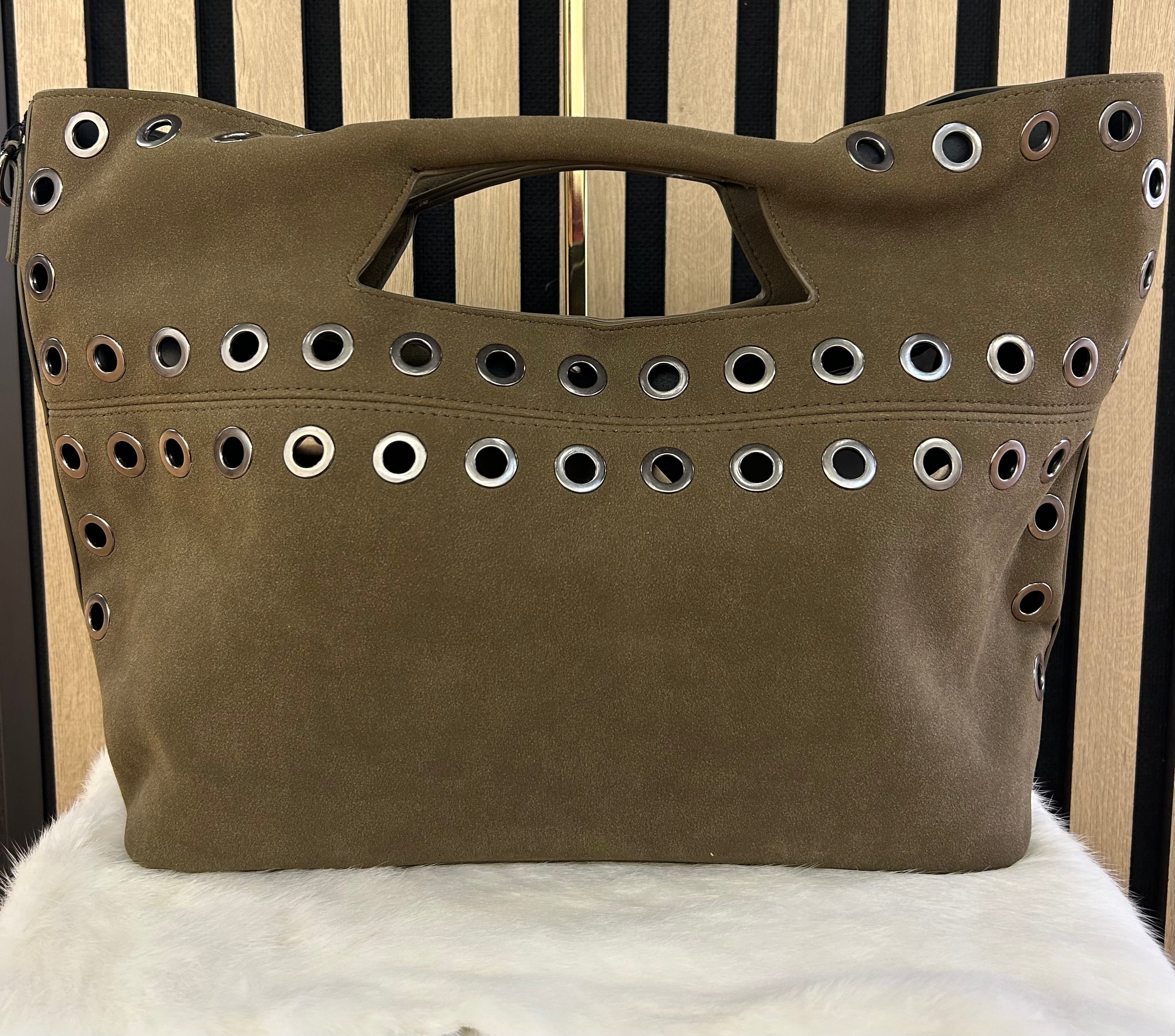 Bolso de mano tachuelas