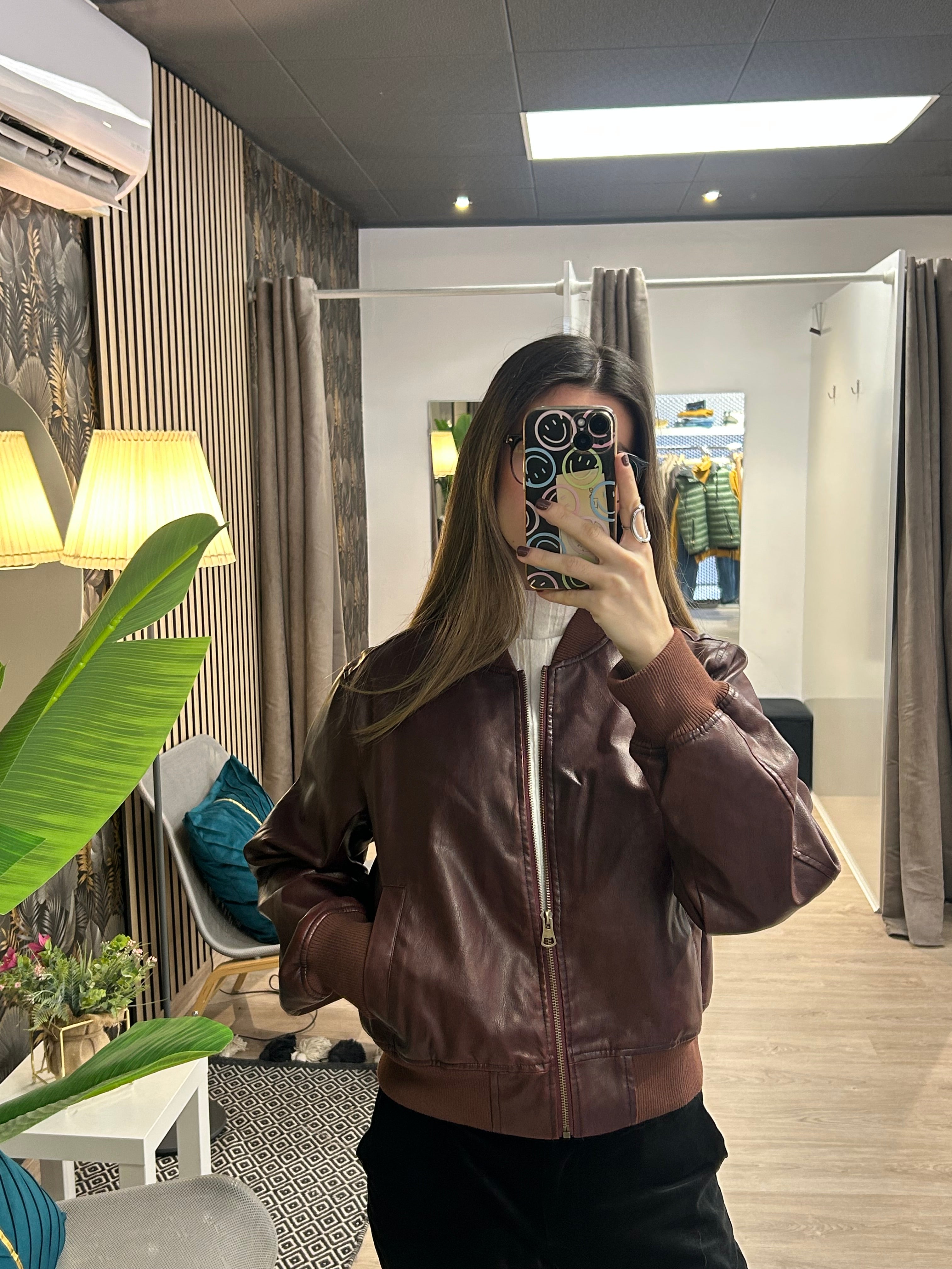 Bomber efecto piel marrón