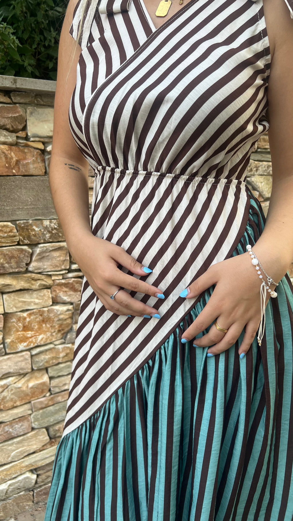 Vestido asimétrico lazos